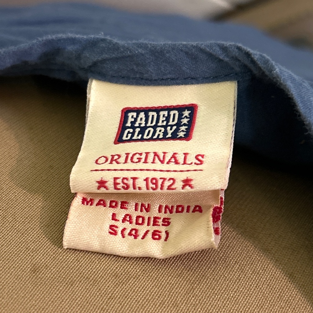 100% cotton button up top - Picture 5 of 6